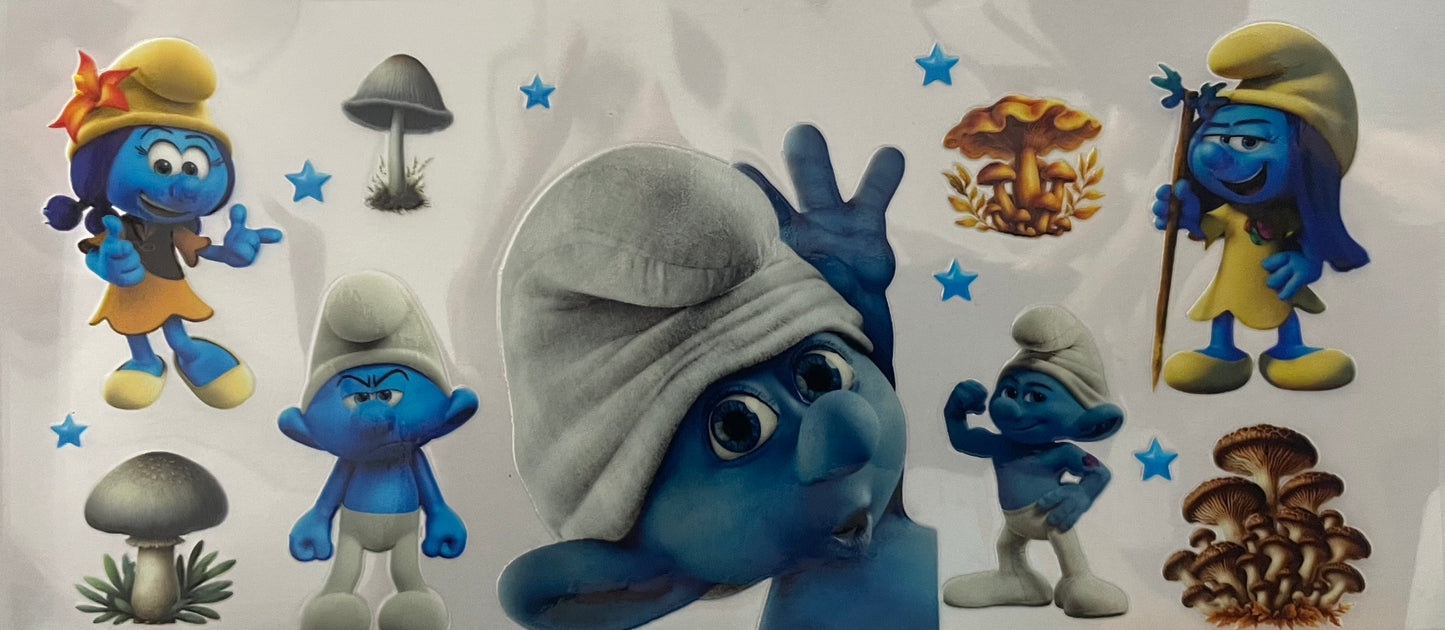 Smurfs 04 - Big Smurf in middle of hand up